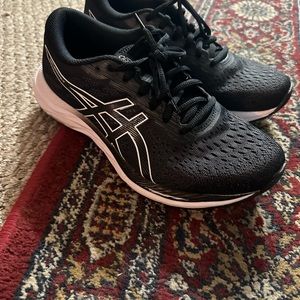 Asics black gel women’s 8 1/2
